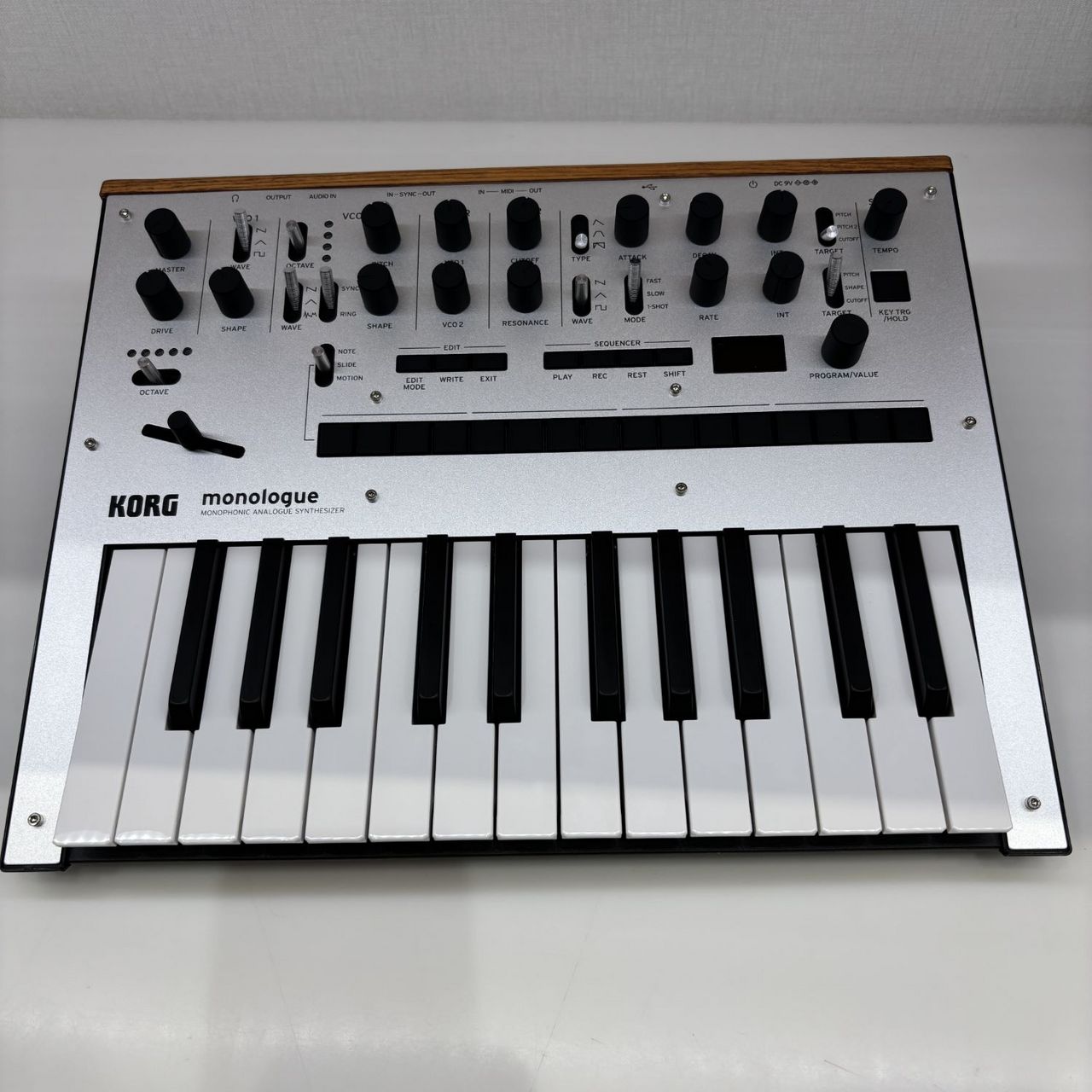 鍵盤楽器 Korg monologue Korg Monologue Monophonic Analog Synthesizer - Silver CABLE