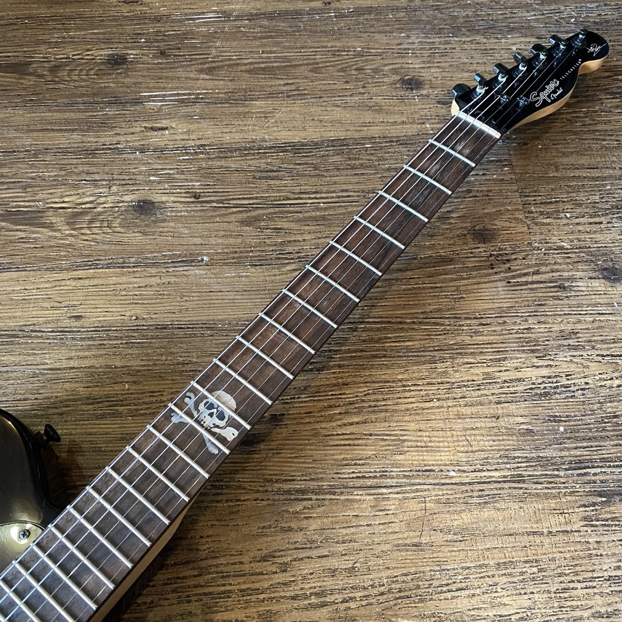 Squier by Fender Avril Lavigne Telecaster Skull & Crossbones
