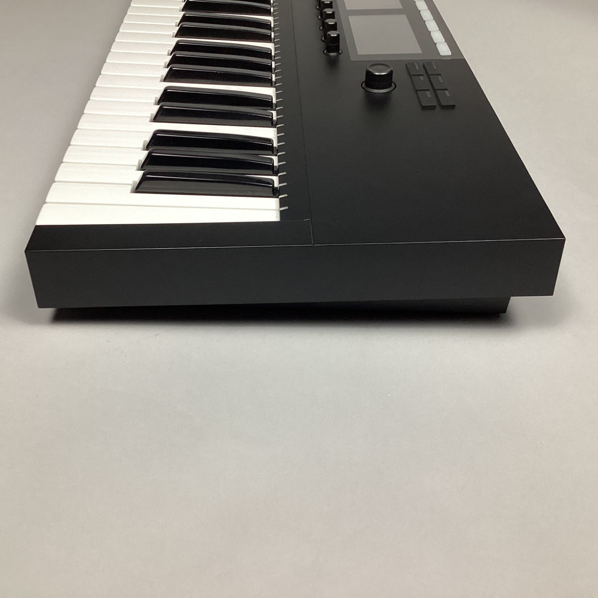 KOMPLETE KONTROL S49 MK2 MIDIキーボード-