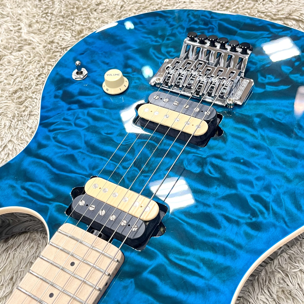 MUSIC MAN KID Limited Axis Trans Blue Quilt Mutching Head