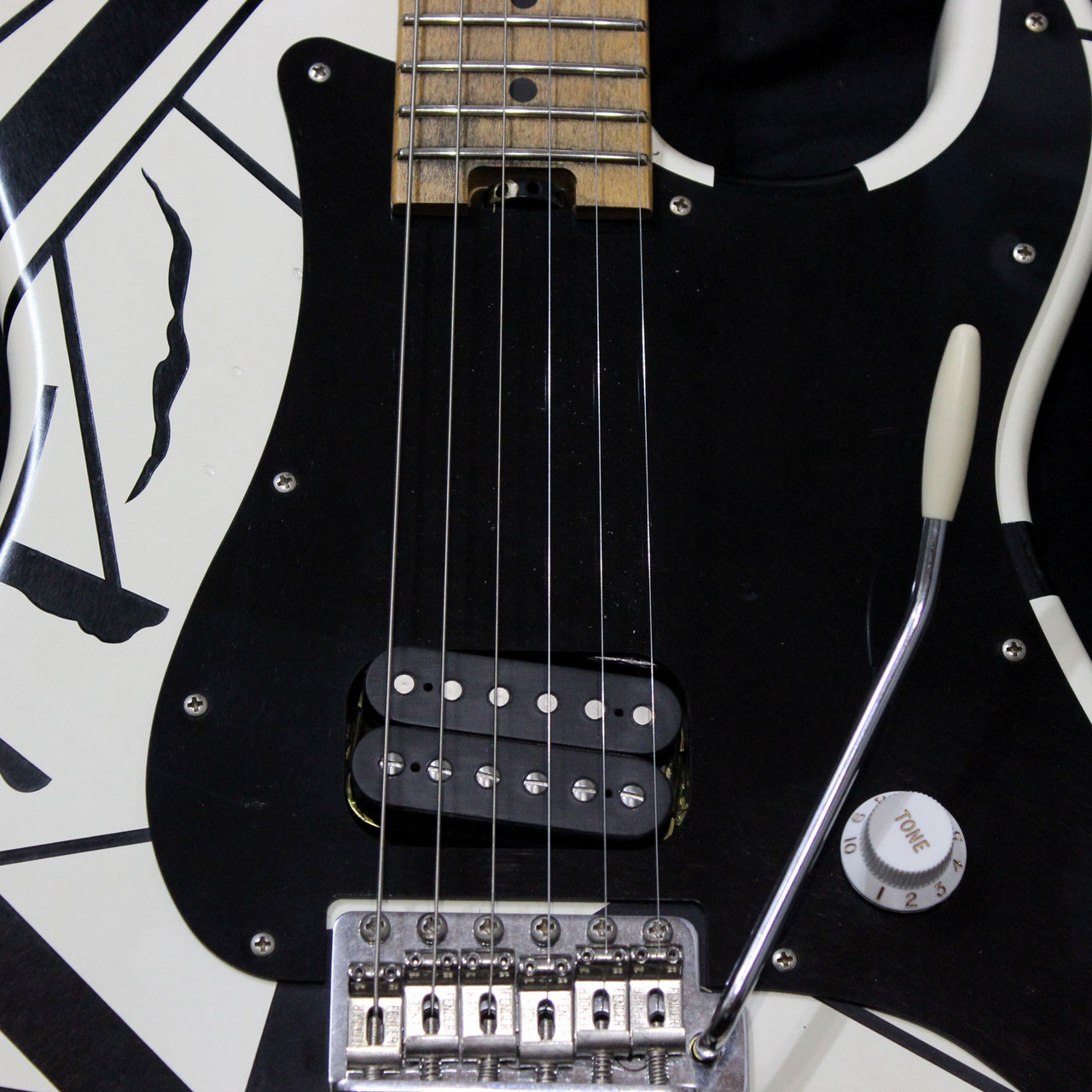 EVH Striped Series White with Black Stripes Relic 白黒 ストライプ