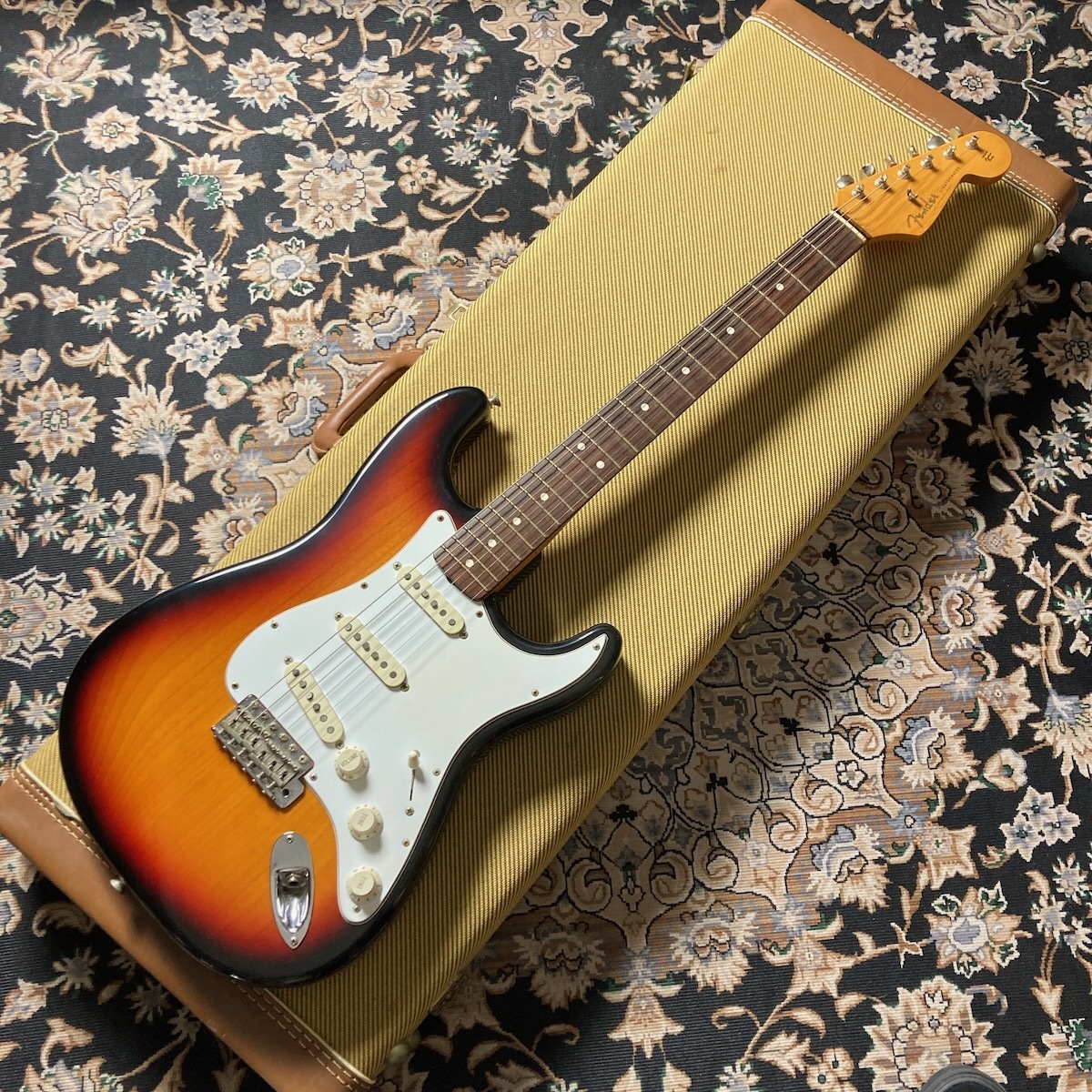 Fender USA 62' Vシリアル サンバースト ストラトキャスター Fender USA American Vintage 62 Stratocaster / 3-Color Sunburst