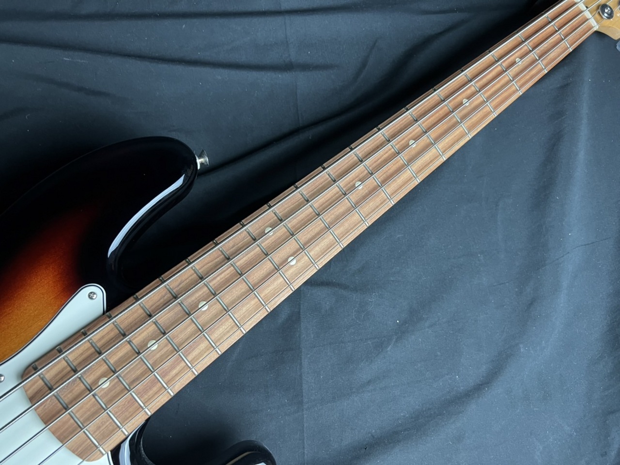 Fender Player Jazz Bass V, Pau Ferro Fingerboard, 3-Color Sunburst