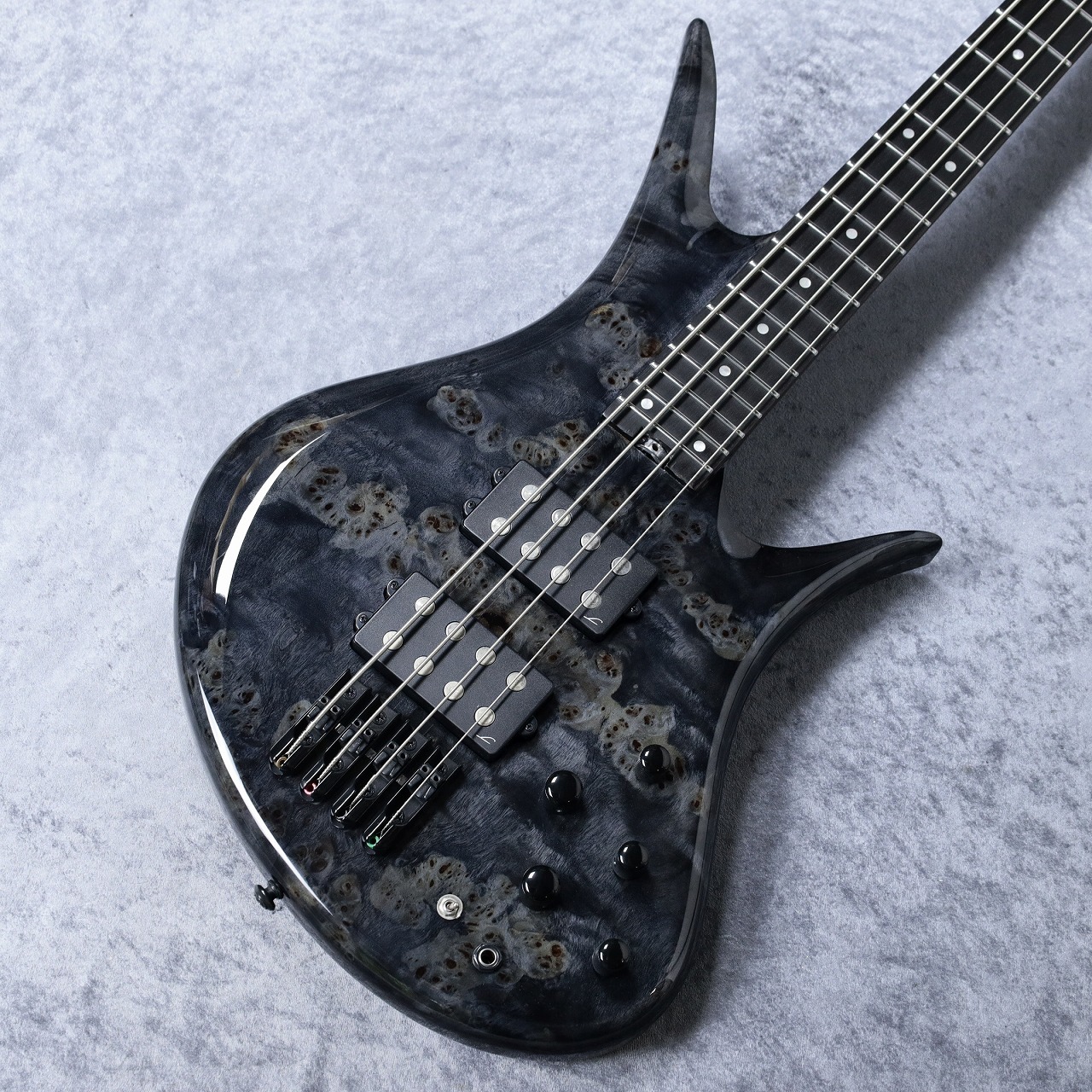 う*る様 Legator エレキベース　HB-300 保証書付き　良品　1936 う*る様 Legator エレキベース HB-300 保証書付き 良品 1936