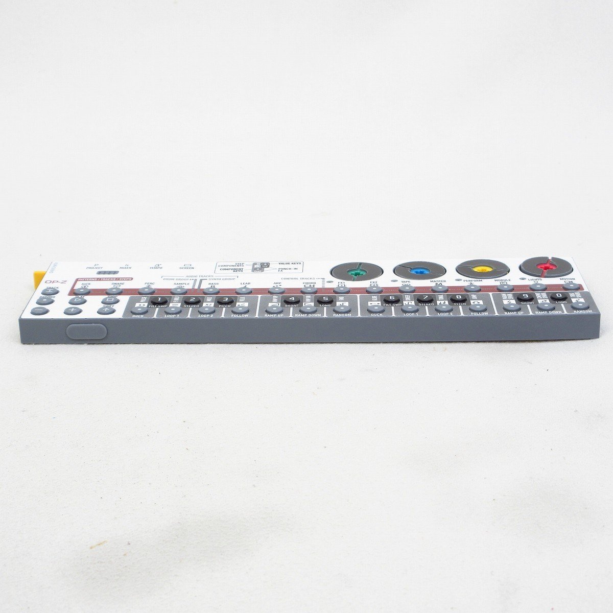 OP-Z マルチメディアシンセサイザー Teenage Engineering OP-Z マルチメディア・シンセサイザー