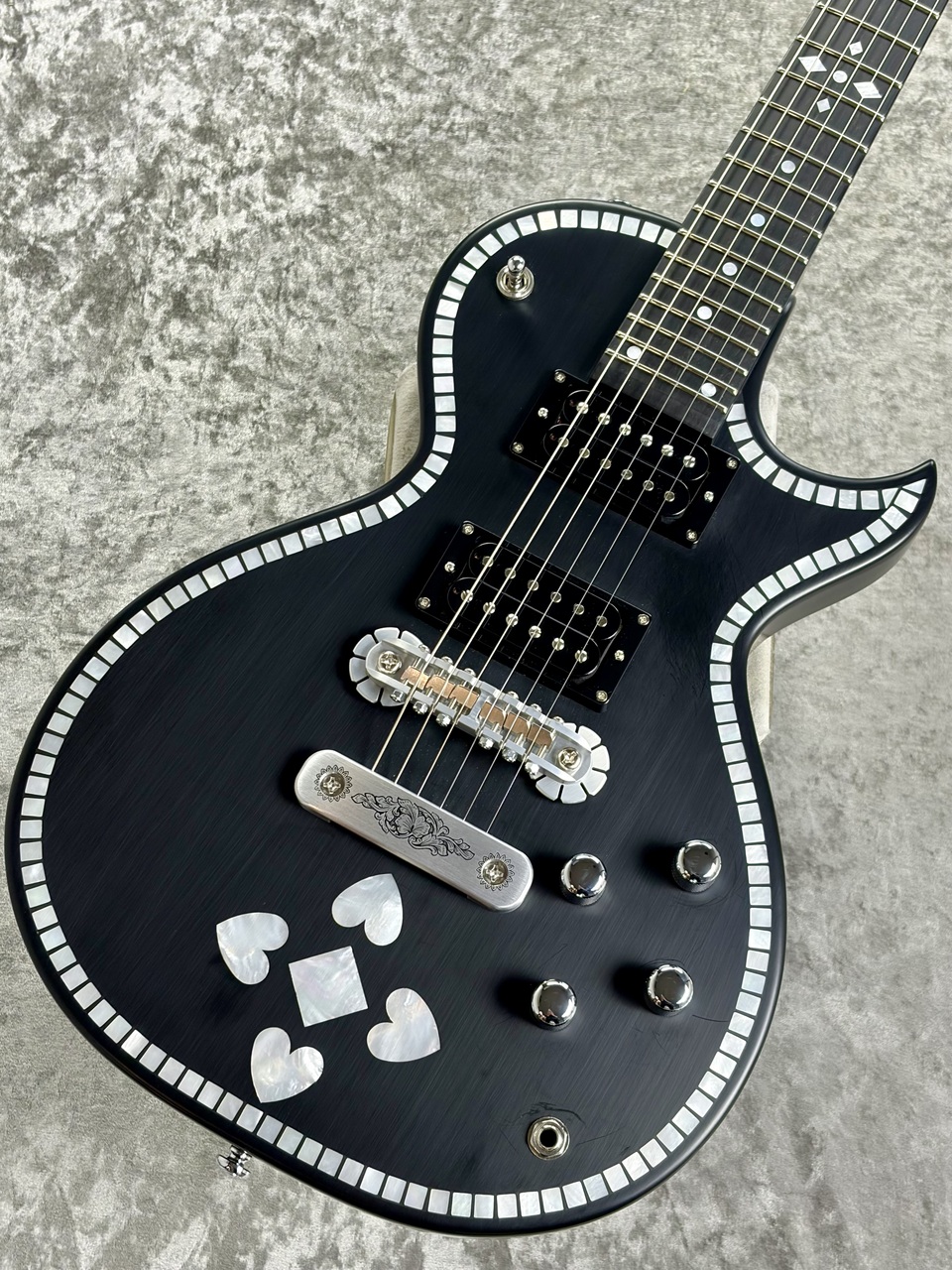 Zemaitis [2025年製中古!]IFG-AC-24 Heart Black 【軽量個体3.39kg