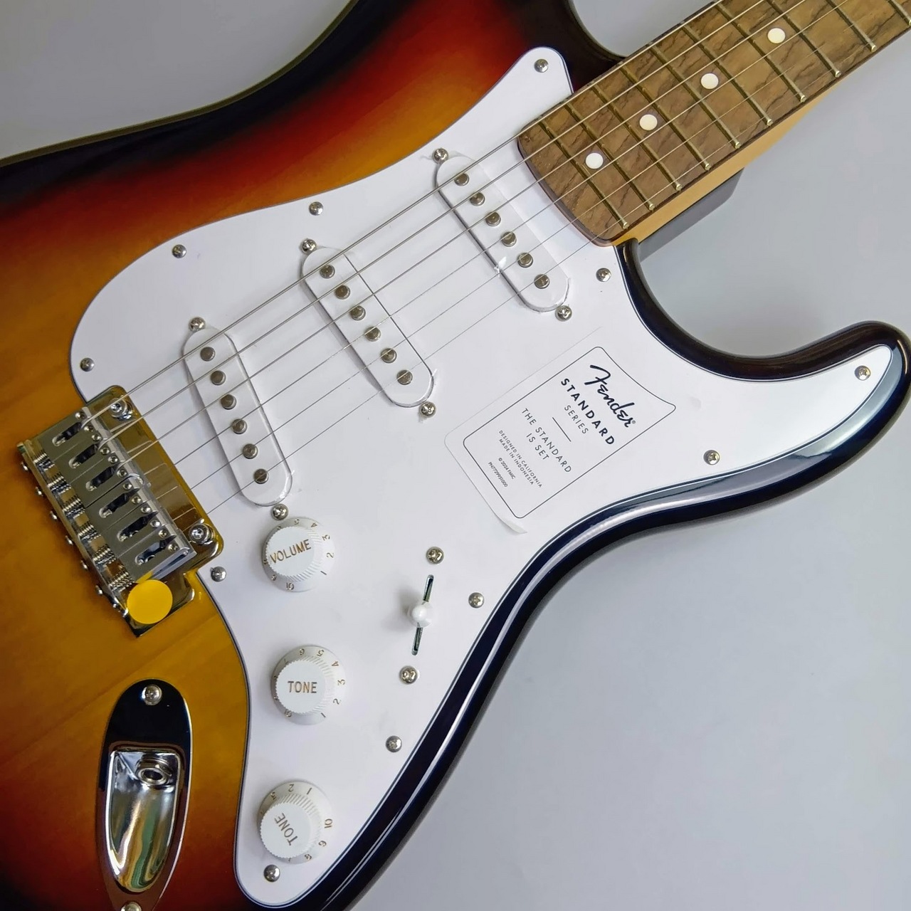 ST サンバースト エレキギター　ストラトキャスター Fender 【現物画像】 Standard Stratocaster 3-Color Sunburst エレキ