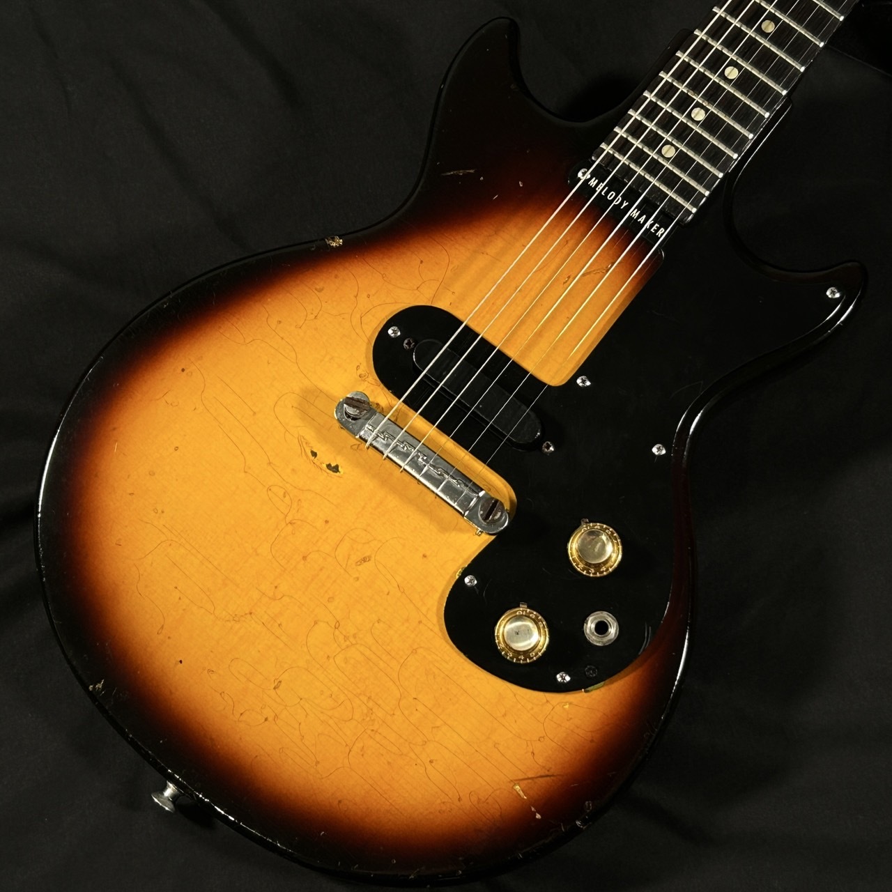 楽器と楽譜 ヴィンテージ ステンドグラス 音楽 クラシックミュージック メロディ 楽器と楽譜 ヴィンテージ ステンドグラス 音楽 クラシックミュージック