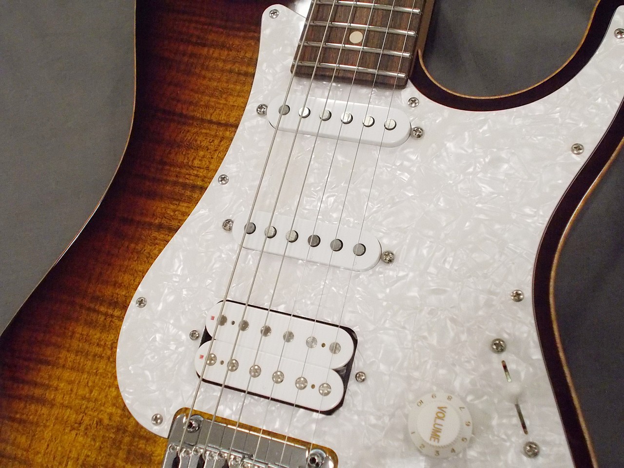Suhr JST Standard Plus Bengal Burst Pau Ferro（新品）【楽器