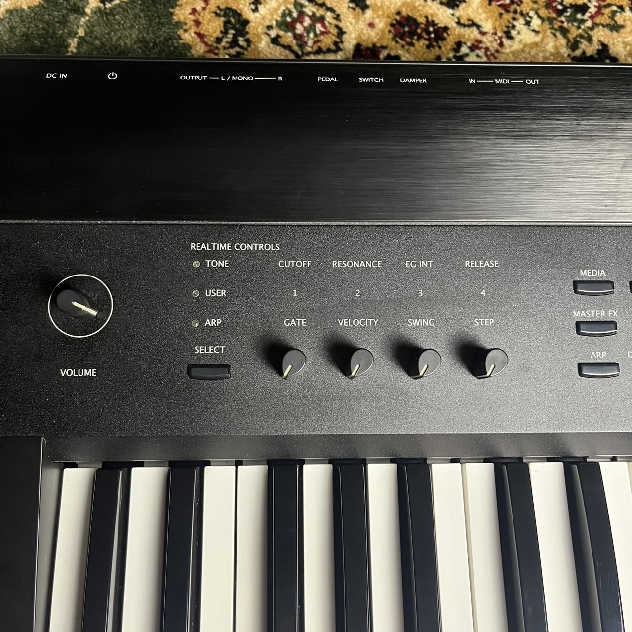 KORG 【中古】KROME-61（中古/送料無料）【楽器検索デジマート】