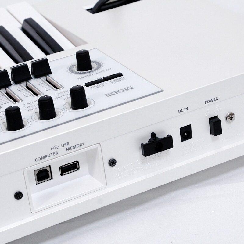Roland JUNO-DS 61鍵盤 ホワイト 本体 ケース付き Roland JUNO-DS 61鍵盤 ホワイト 本体 ケース付き Roland JUNO