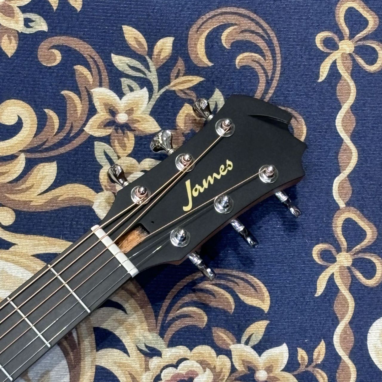 James J-300A II Satin Mahogany 重量:2.045kg James J-300A II Satin Mahogany 重量:2.045kg