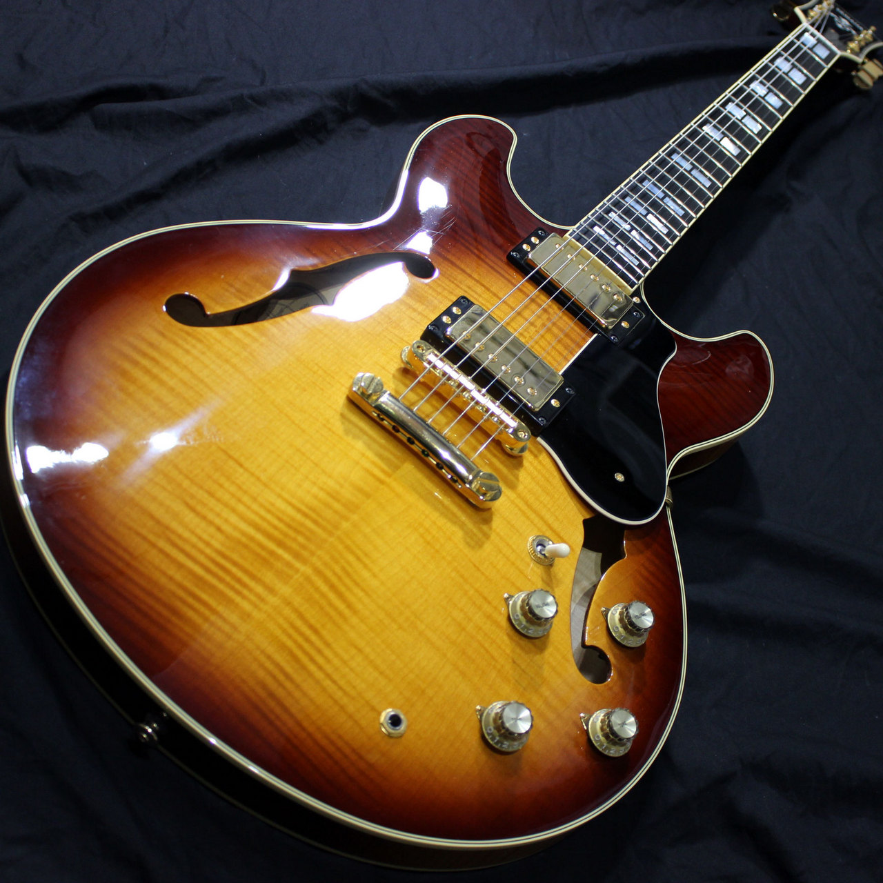 YAMAHA SA2200 VS エレキギター セミアコ 日本製 バイオリンサン