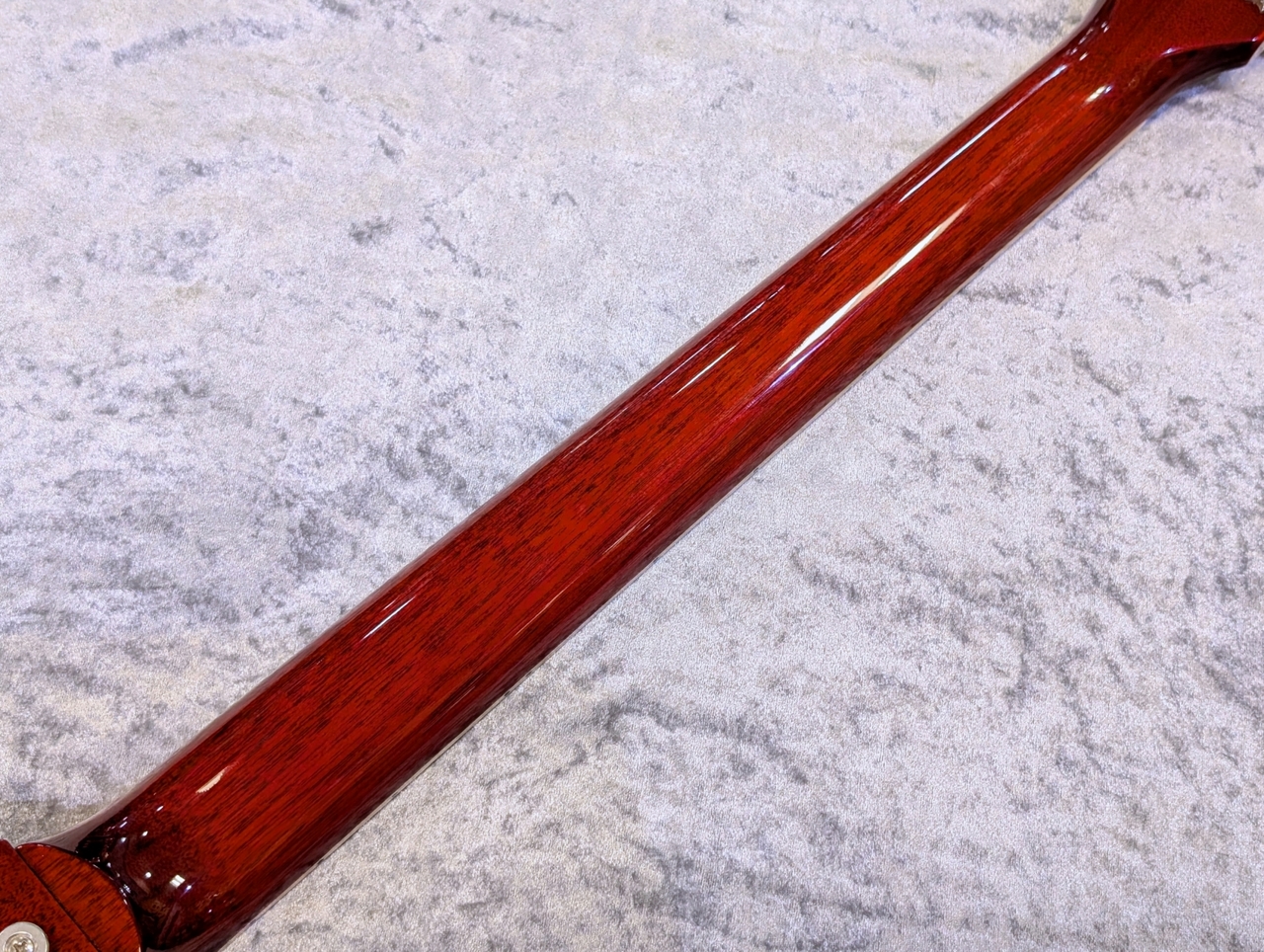 【新品同様】Gibson SG Standerd 2025年モデル・レアカラー Gibsonの多彩なカラーを揃えた『Custom Color Series』から『SG