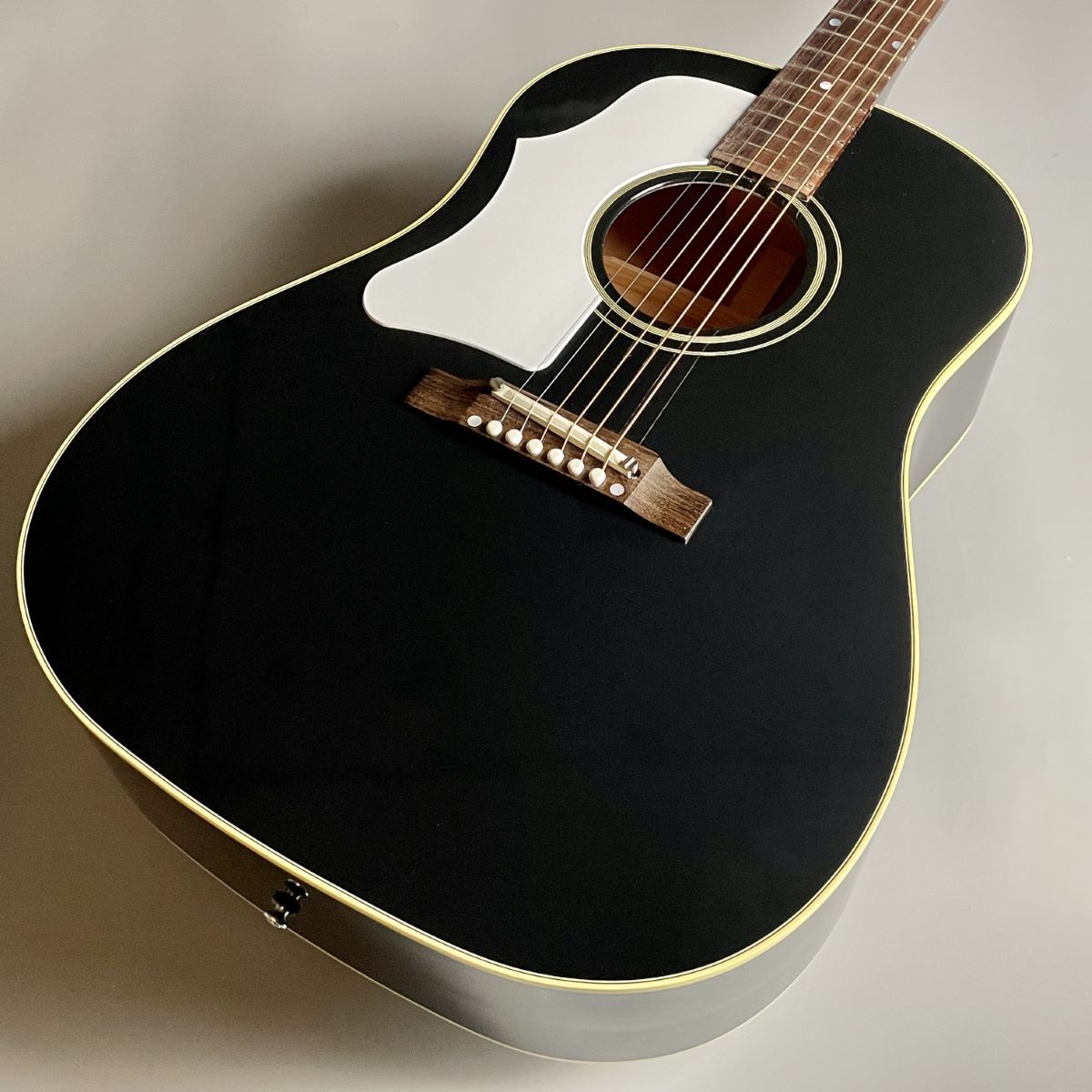 カスタムショップ製　Gibson 1960's J-45 希少カラー