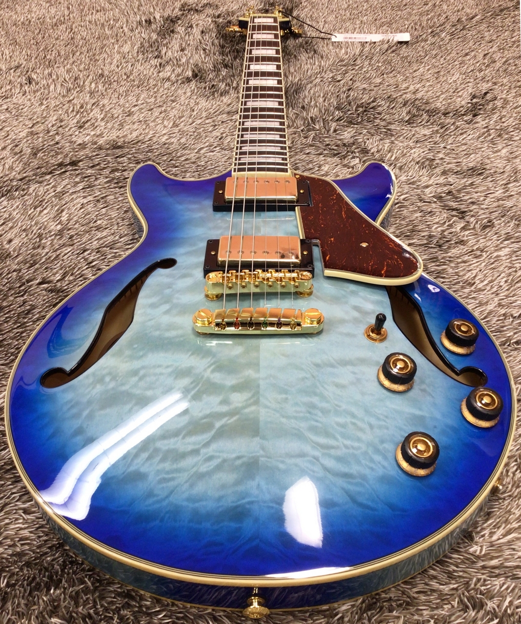 Ibanez AM93QM JBB (Jet Blue Burst) 【ちょっと小ぶりな