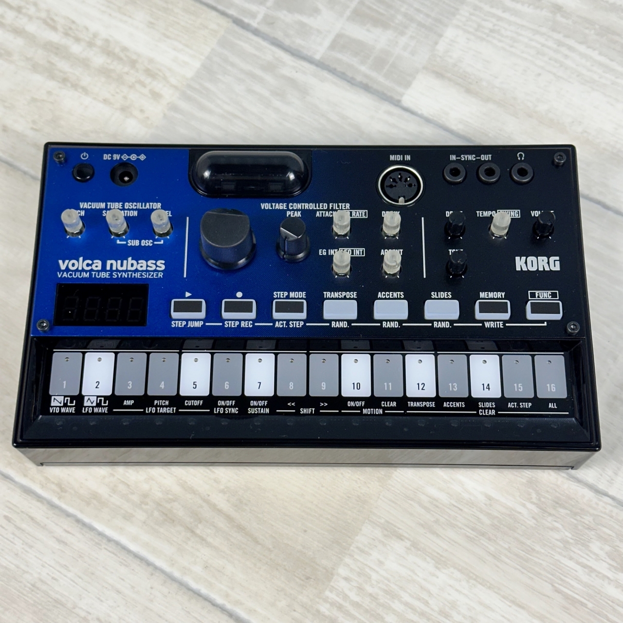 KORG volca nubass VACUUM TUBE SYNTHESIZER【アウトレット特価!!】（B