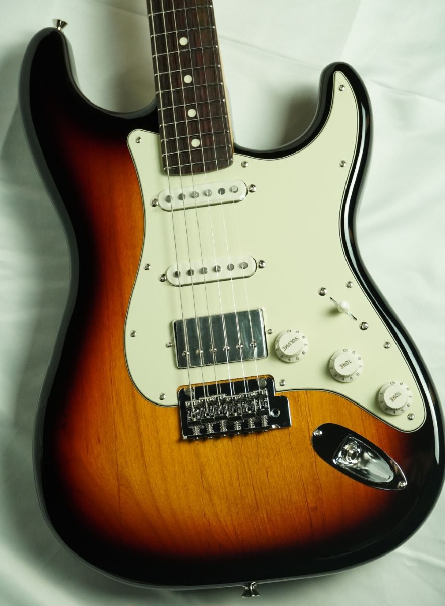 Fender MIJ Hybrid II Stratocaster HSS本体重量はどのくらいですか