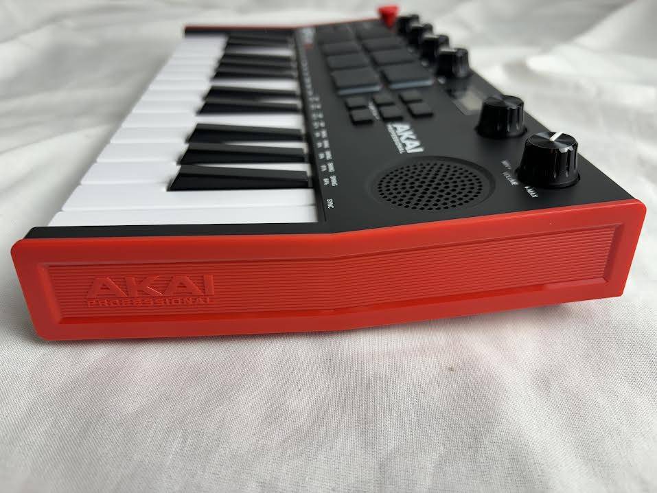 AKAI MPK mini Play MK3 スピーカー内蔵ミニキーボードコントローラー