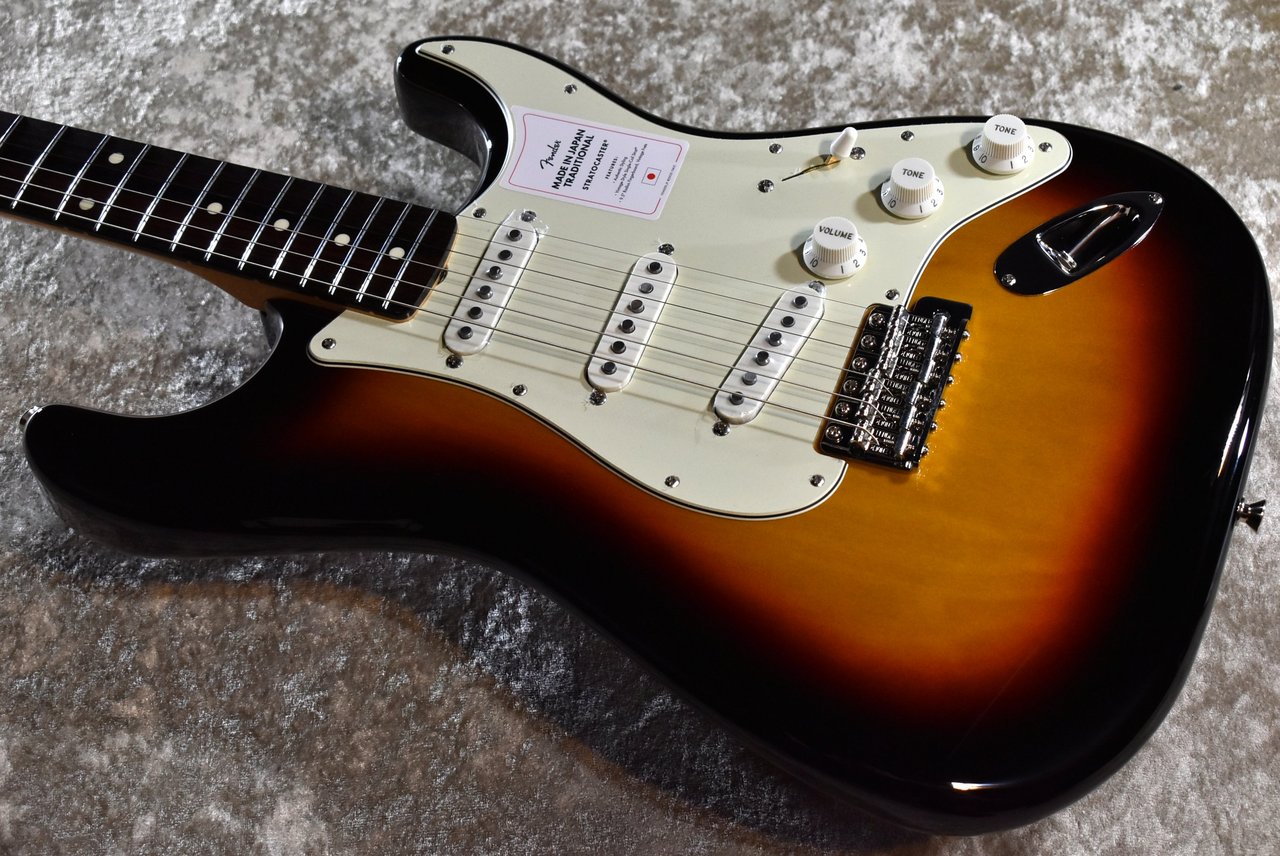 Fender MADE IN JAPAN TRADITIONAL 60S STRATOCASTER 3-Color Sunburst