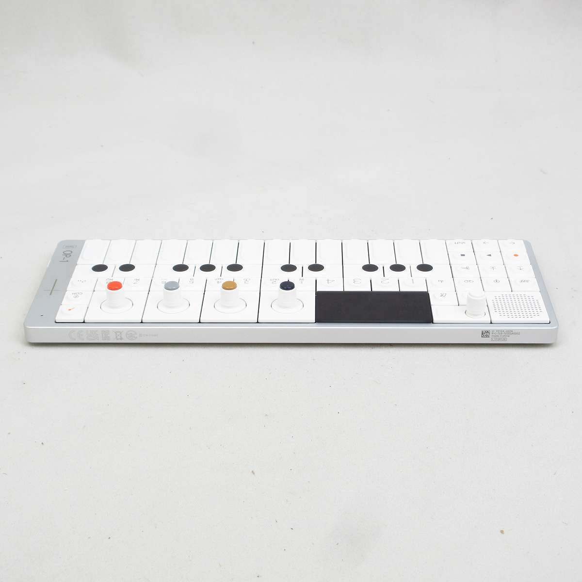 teenage engineering op-1 ポータブルシンセサイザー teenage engineeringが新製品OP-XYが入荷！パワフルでポータブルな