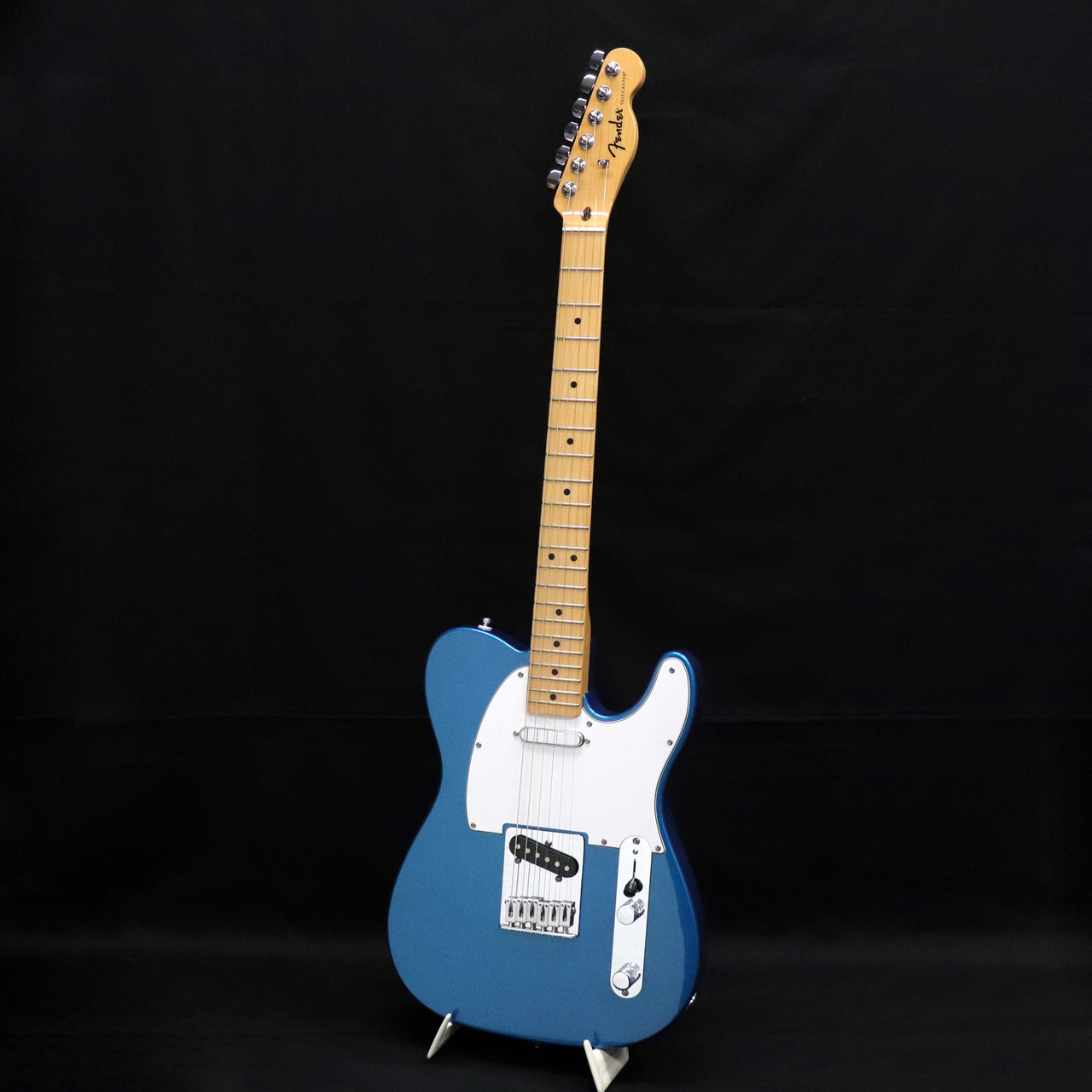 Fender Standard Telecaster, Maple Fingerboard, White