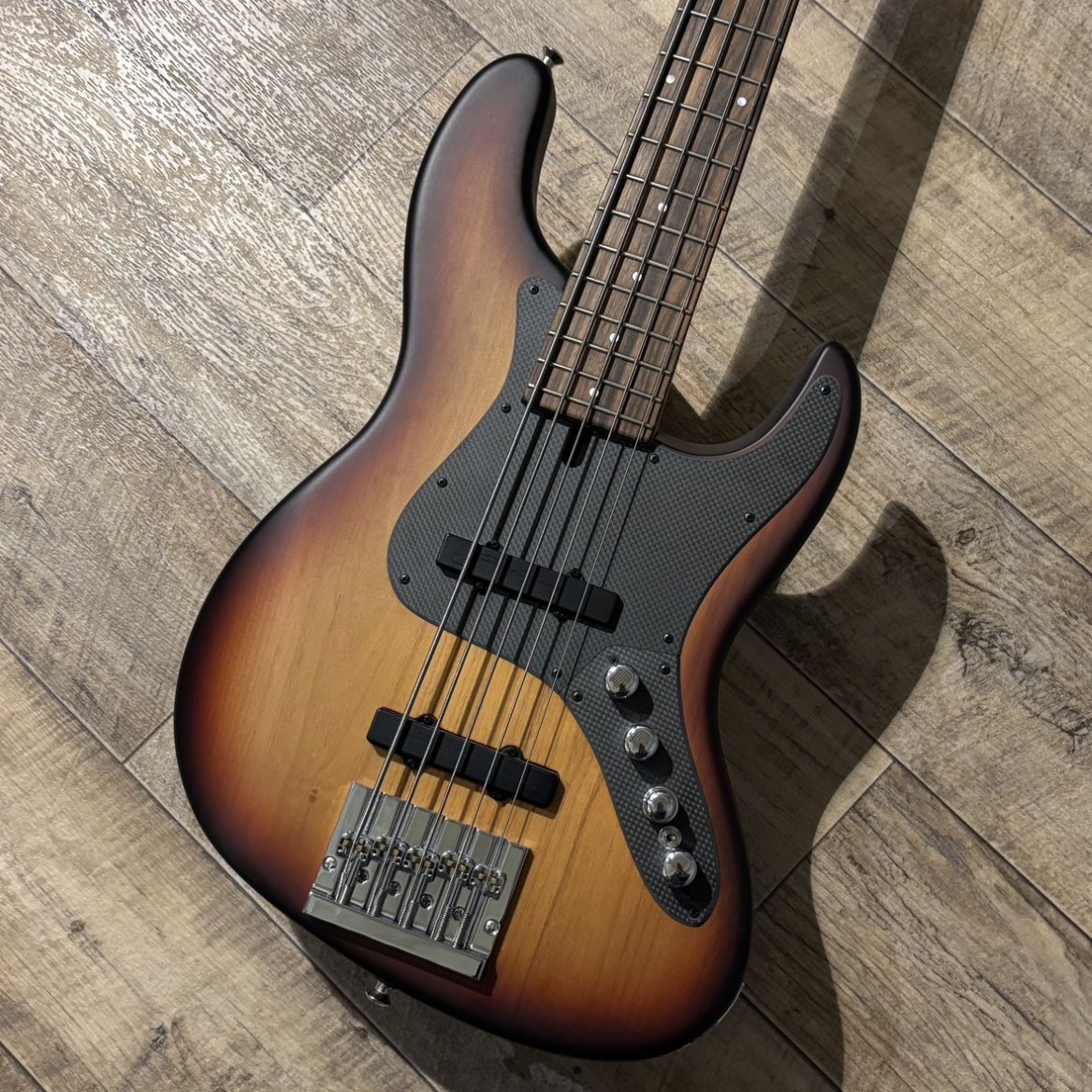 新品同様】Brubaker JXB-5-USA 5弦ベース Brubaker - Chuck Levin's