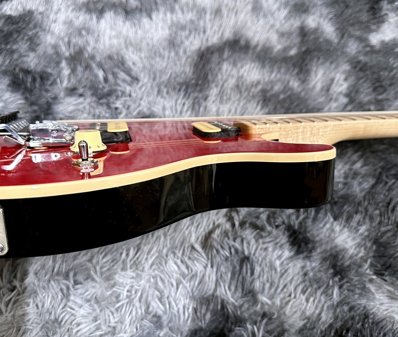 MUSIC MAN KID Limited Axis Trans Red Quilt Mutching Head