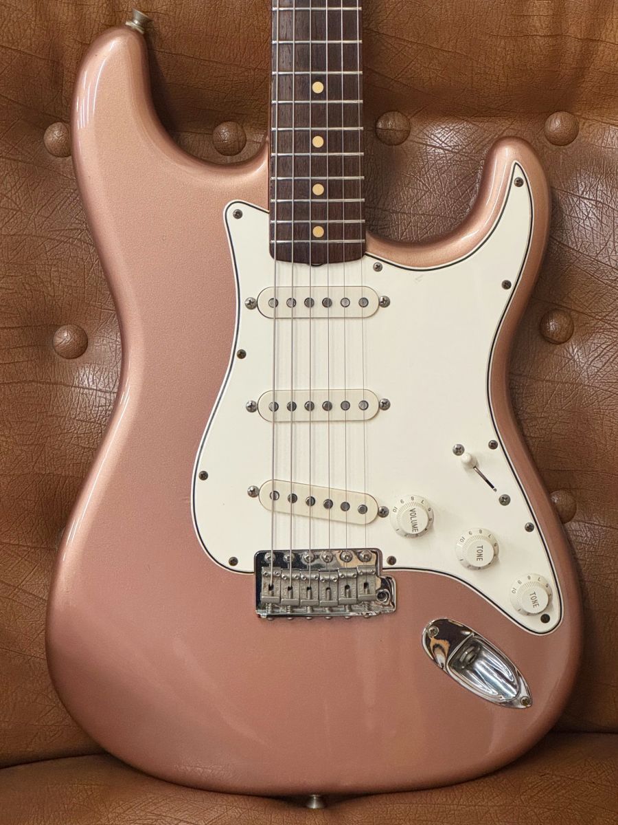 ギター Fender Custom Shop MasterGrade 1961 aged Fender Custom Shop MASTER GRADE 1961 Stratocaster Burgandy Mist