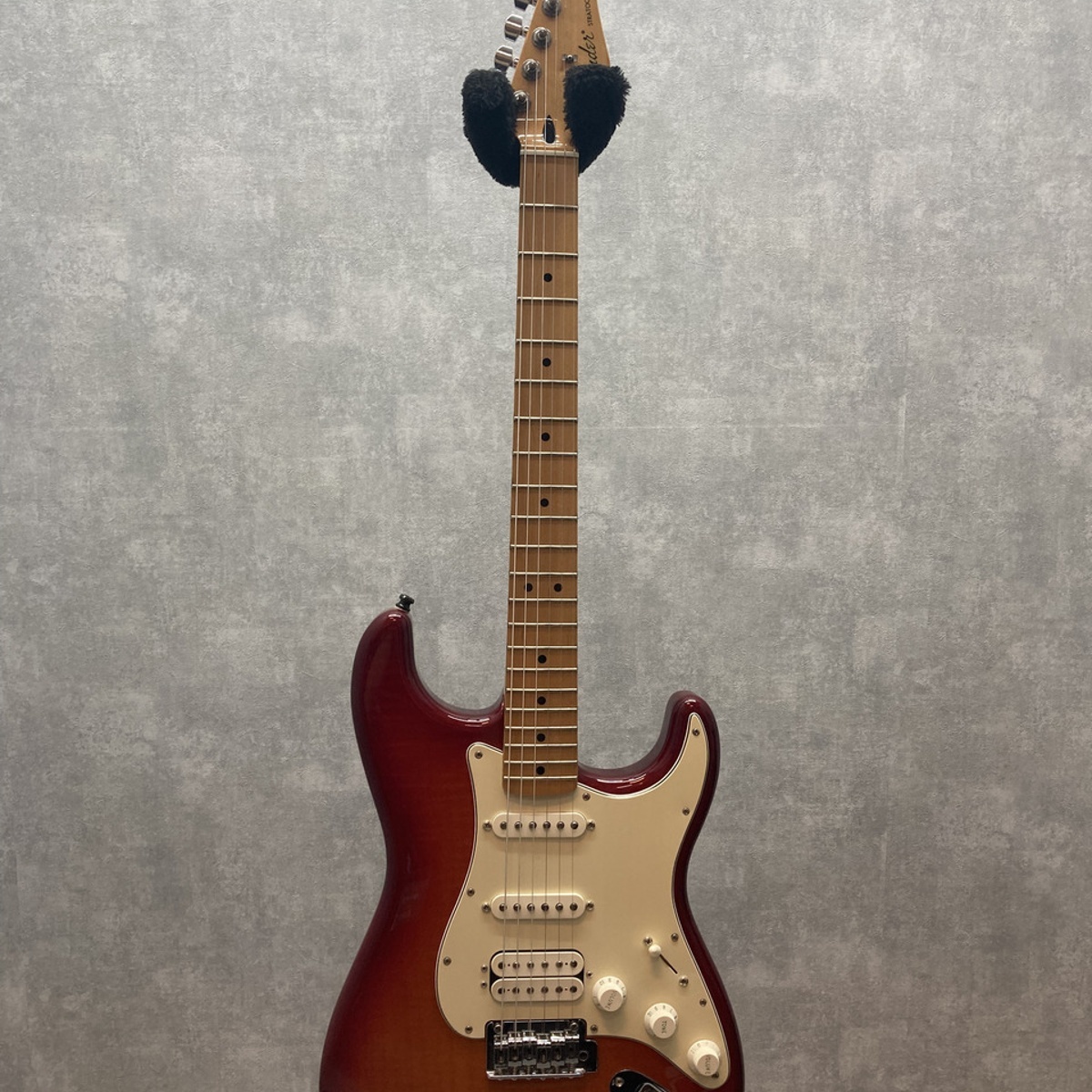 Fender Deluxe Stratocaster HSS Plus Top with iOS Connectivity 2015