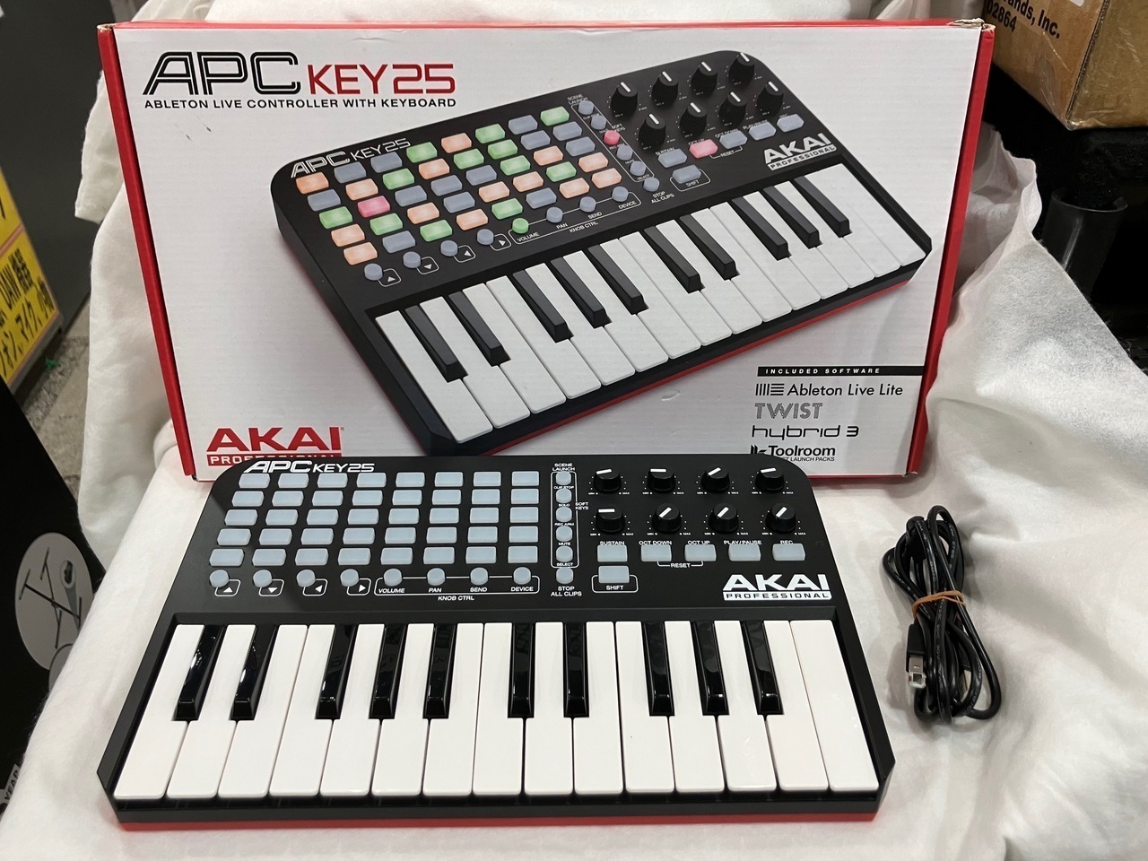 AKAI APC Key 25 ◇定番Ableton MIDIコントローラーの中古入荷!（中古）【楽器検索デジマート】