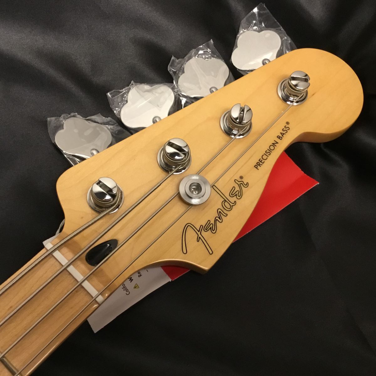 Fender Player Precision Bass, Maple Fingerboard, 3-Color Sunburst 