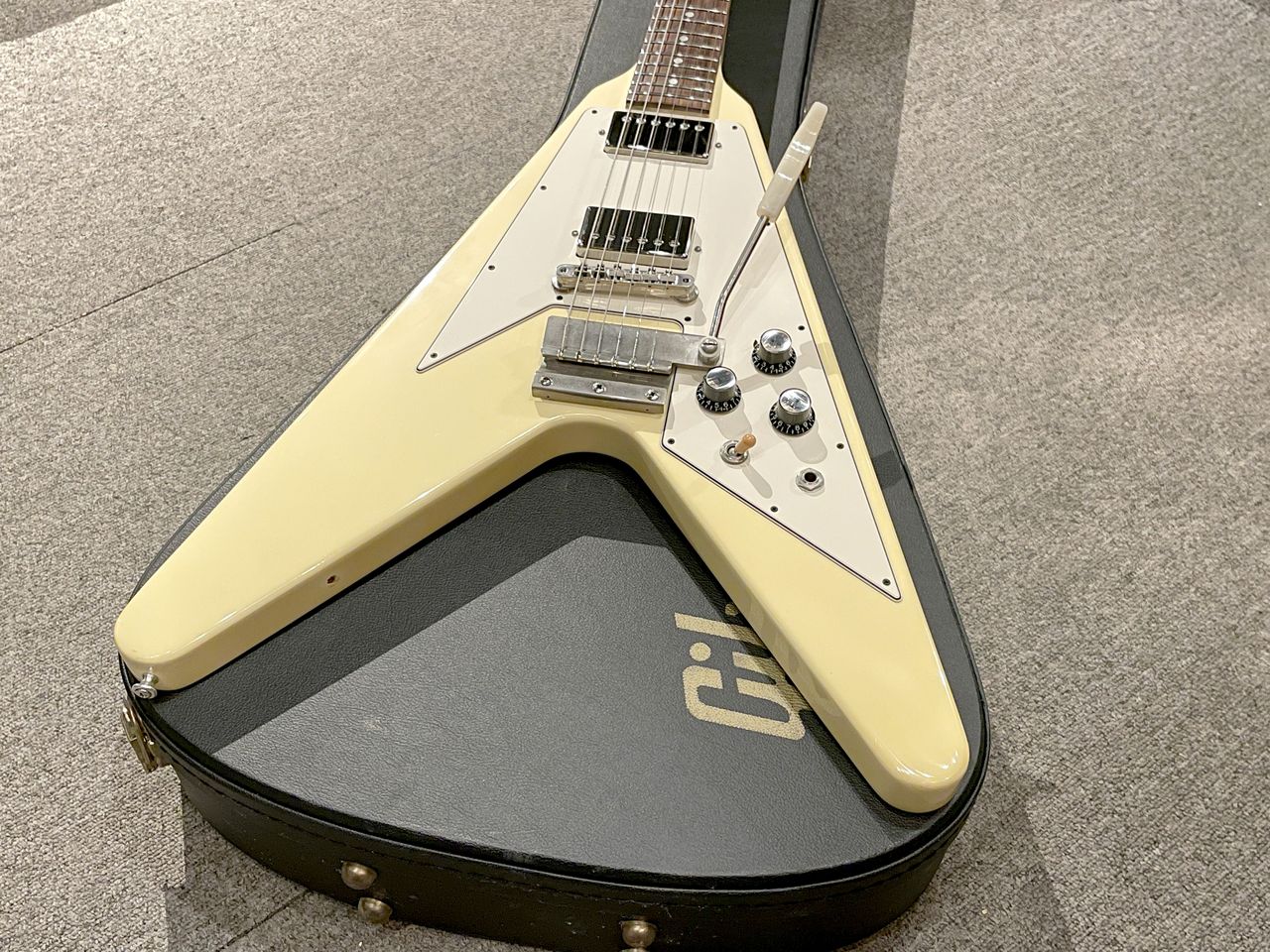 Gibson Custom Shop 1967 Flying V Maestro VOS Vintage White（中古