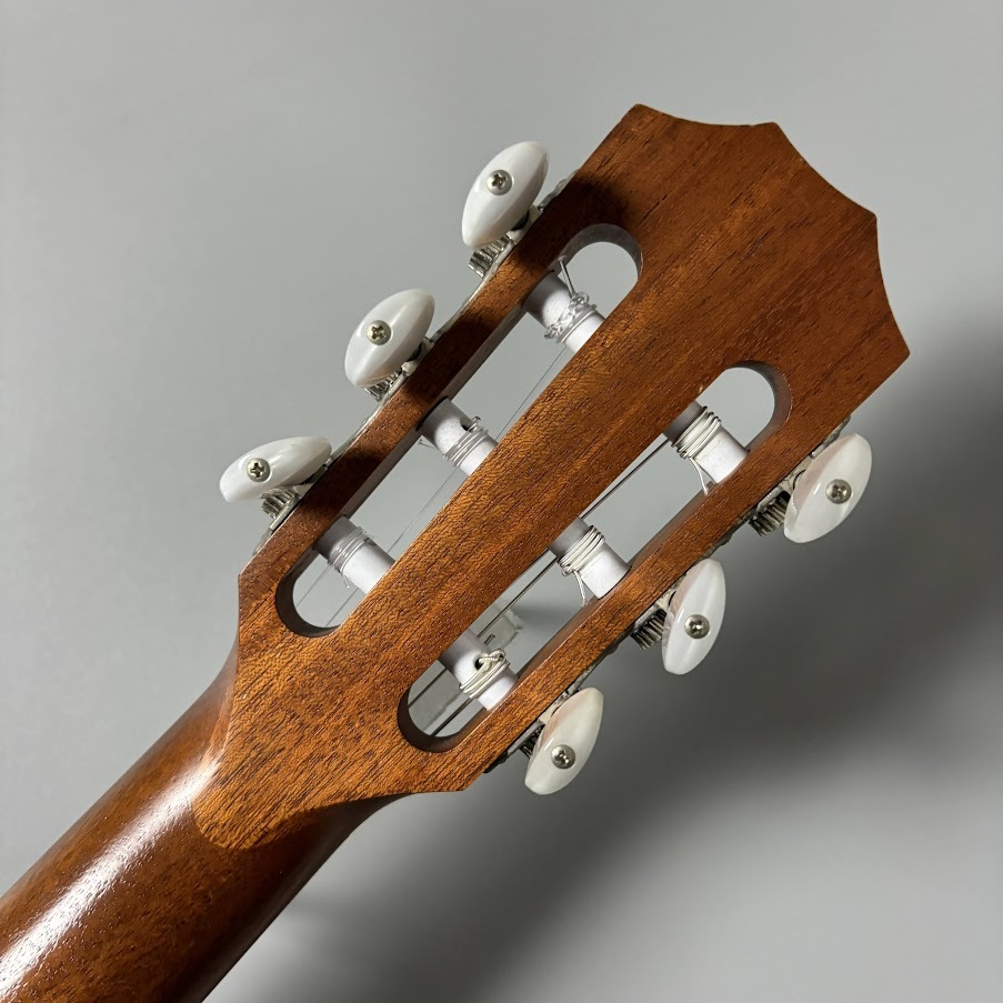 【格安】Taylor NS24CE クラシックギター 電池入れ交換済 格安】Taylor NS24CE クラシックギター 電池入れ交換済