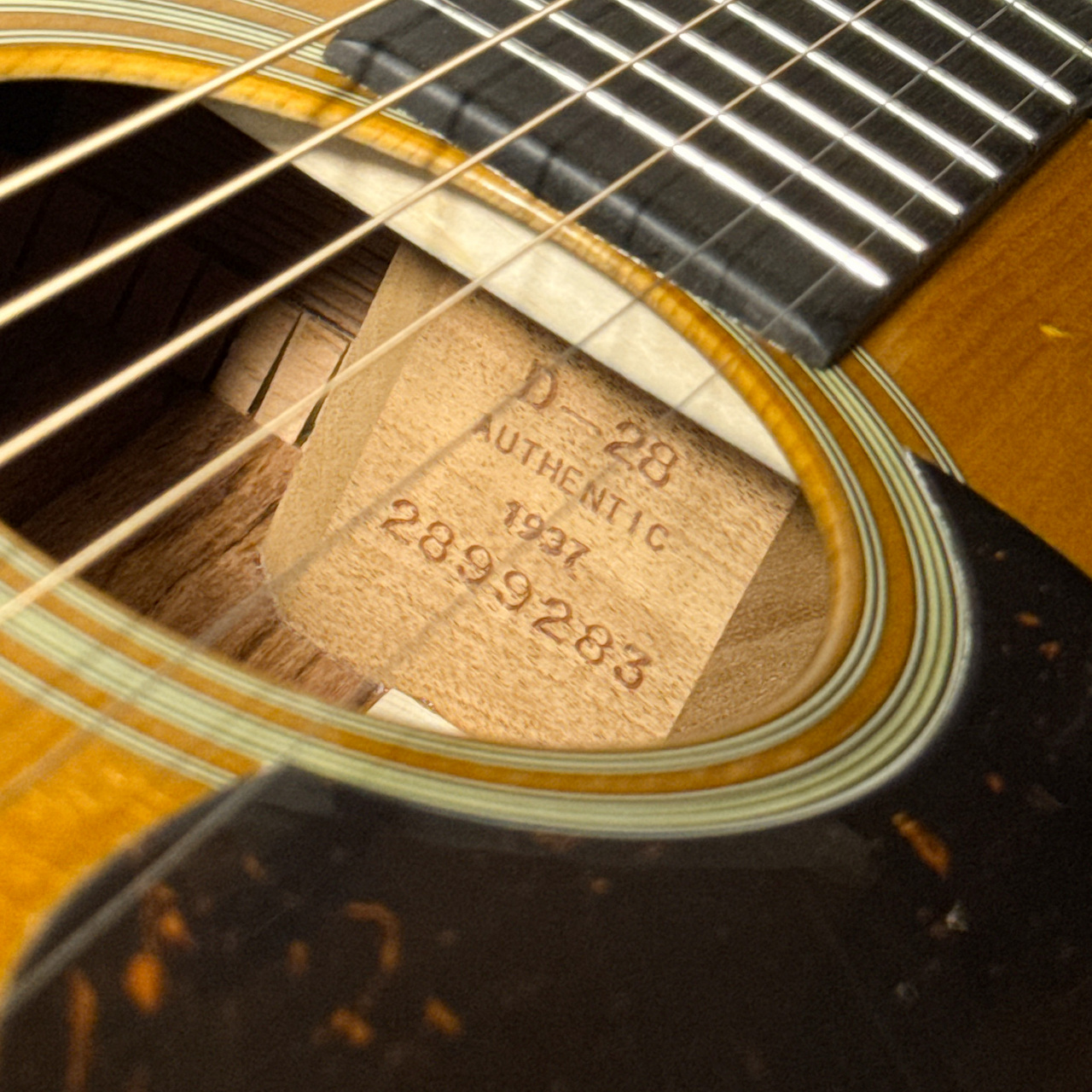 専用 Martin D-28 シリアルナンバー入り 木製プレート Martin D28 シリアルナンバー入り木製プレートです。 専用