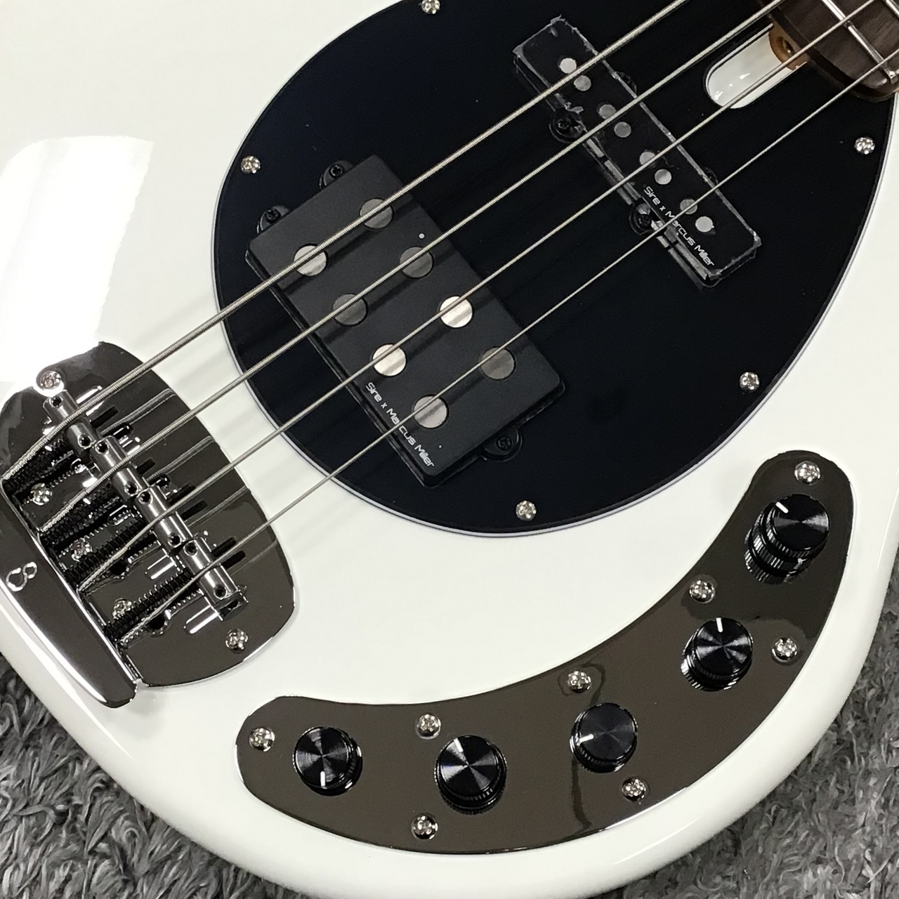 Sire Marcus Miller Z7 4-String AWH (Antique White) 【2024年最新