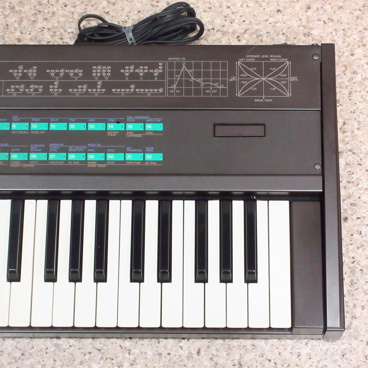 YAMAHA DX7 
