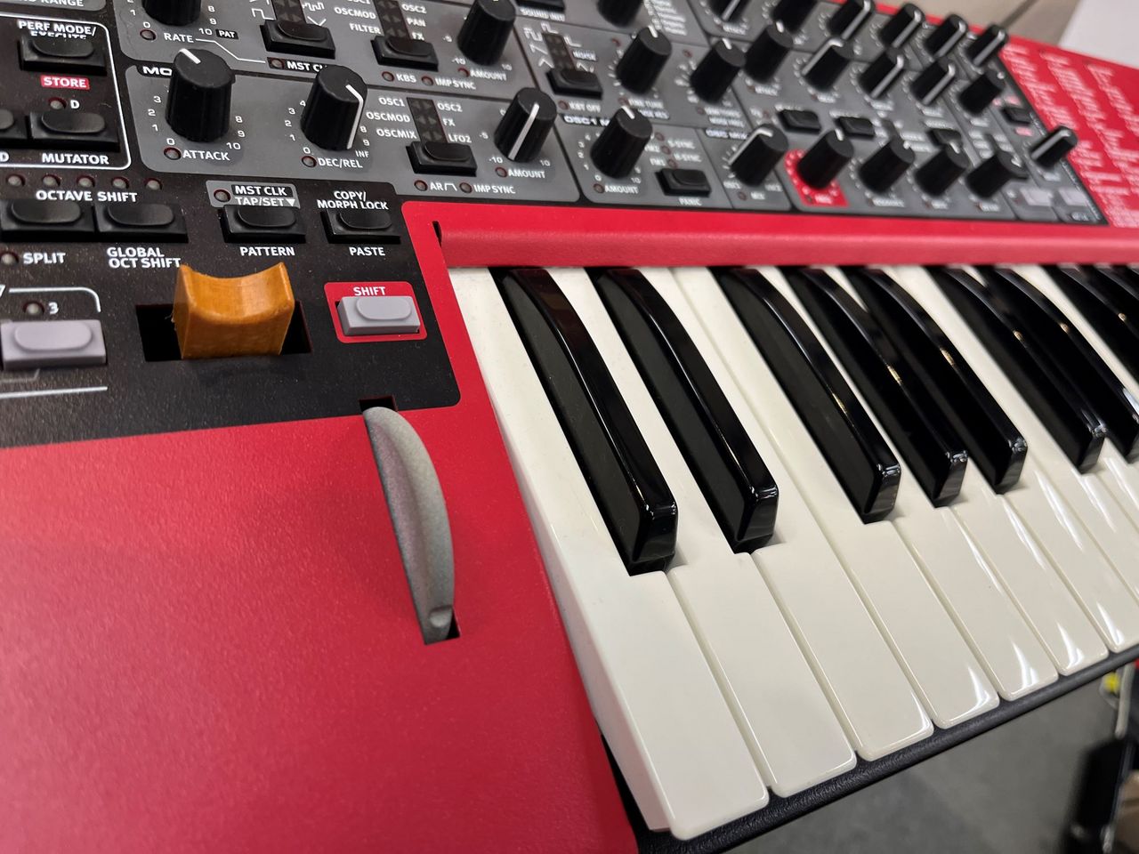 CLAVIA NORD LEAD 4【中古】【汎用ハードケース付】（中古）【楽器検索