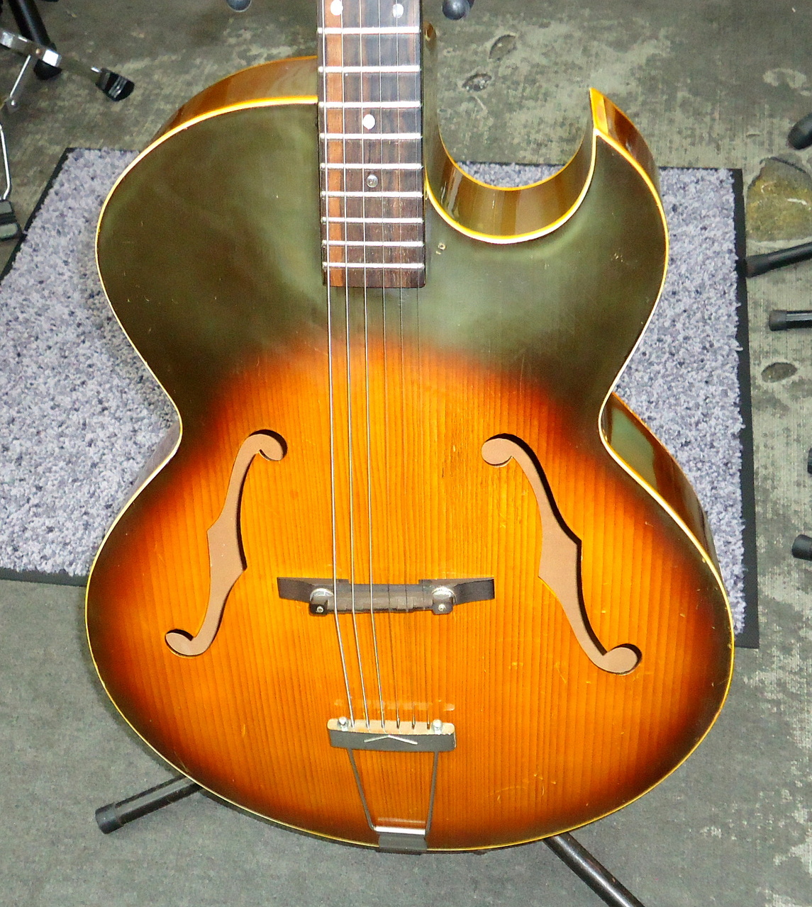 Chaki ピックギター( アーチドトップ・アコースティックギター)（中古