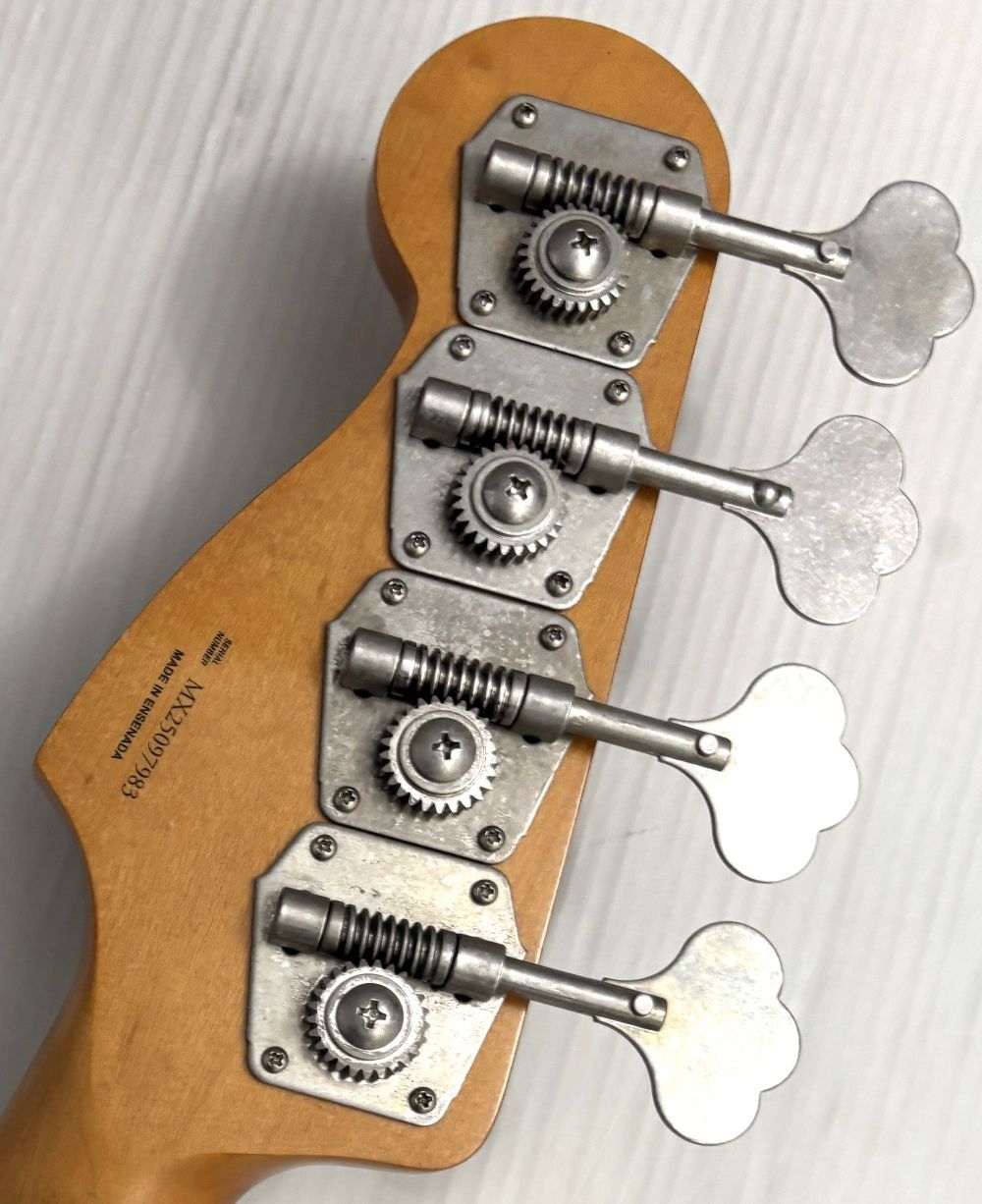 Fender Limited Edition Vintera II Road Worn '60s Precision