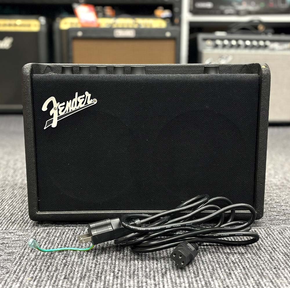 【美品】Fender スピーカー　MUSTANGGT40 Bluetooth対応 フェンダー、世界初Wi-Fi搭載ギターアンプ「MUSTANG GT」。BT