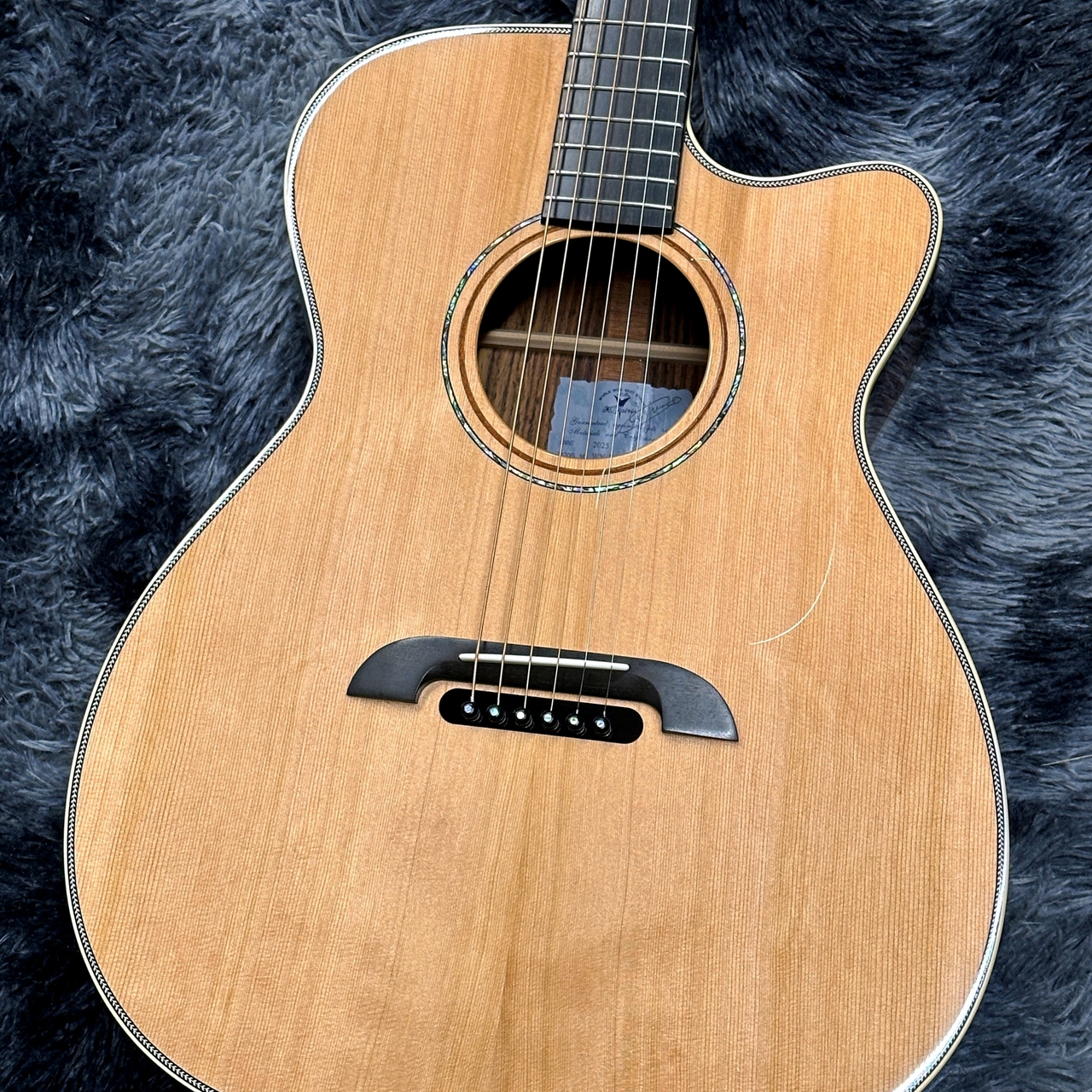 K.Yairi (Alvarez Yairi) WY-1 N -Electric Acoustic Series