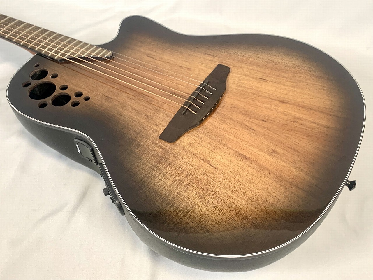 Ovation Celebrity Elite CE44P ABLKW Austrulian Black Wood