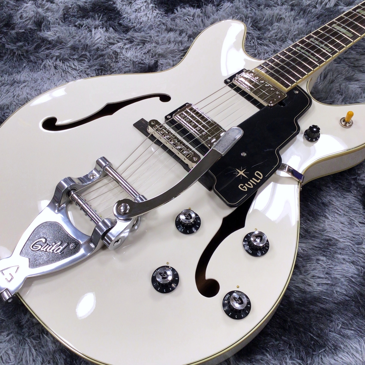 ギター Guild STARFIRE V White Guild Starfire V Bigsby - white Semi-hollow electric guitar