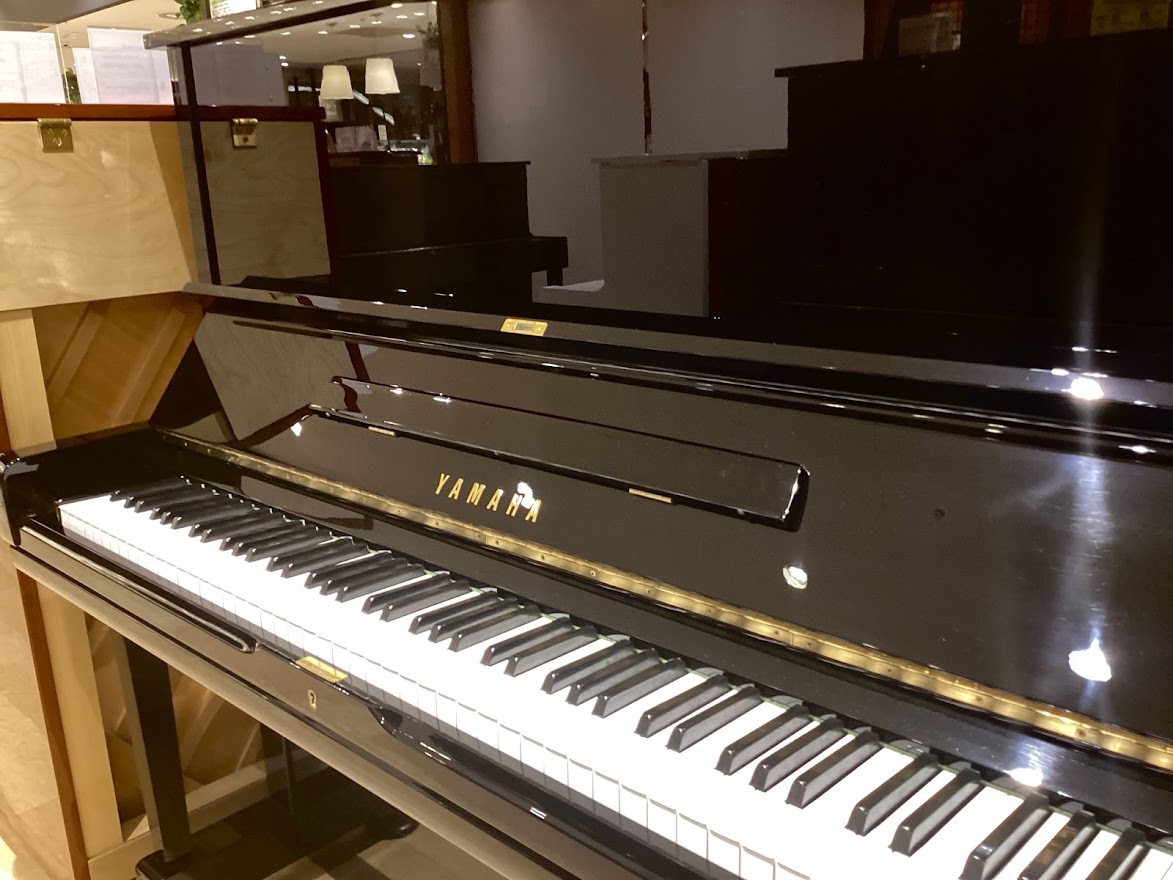 定番爆買いヤマハアップライトピアノ　U3M（ヤマハリニューアルピアノ保証付き） アップライトピアノ