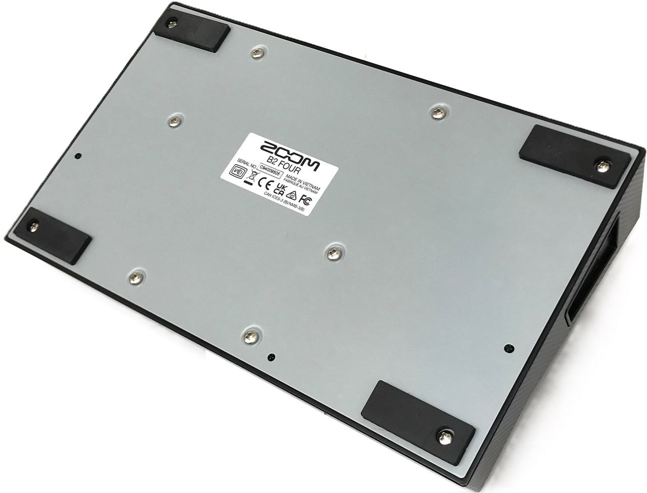 ZOOM B2 FOUR（中古）【楽器検索デジマート】