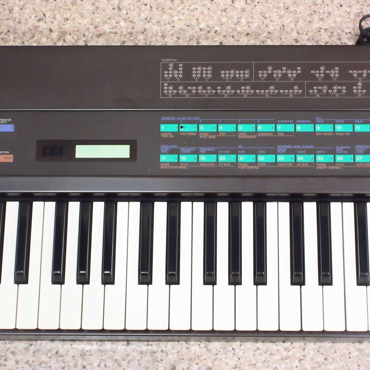 YAMAHA DX7 