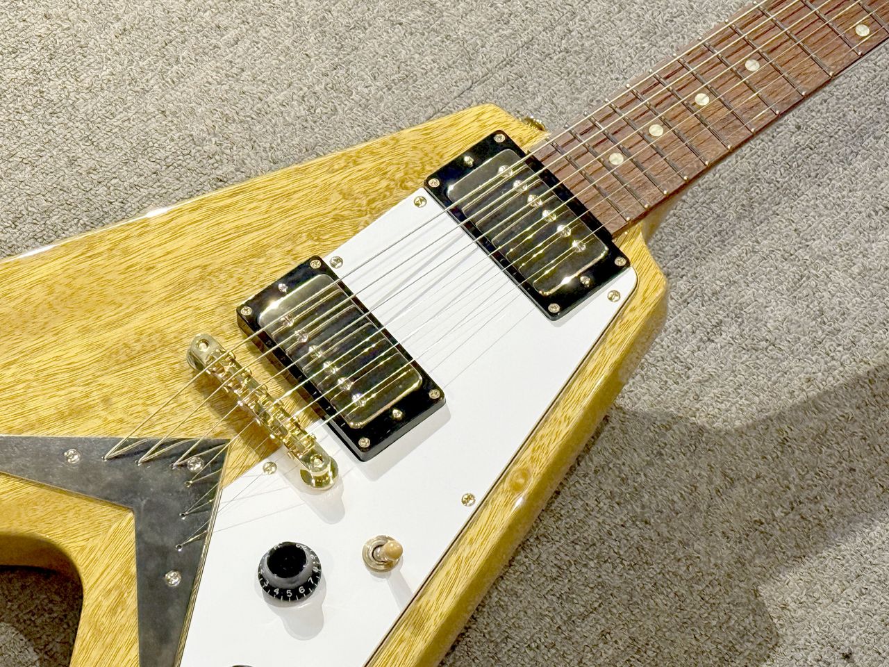⭐️美品激レア品⭐️ ゴーフィッシュTheTakeBacker10.6B Bacchus BFV-2010K Korina V（中古）【楽器検索デジマート】