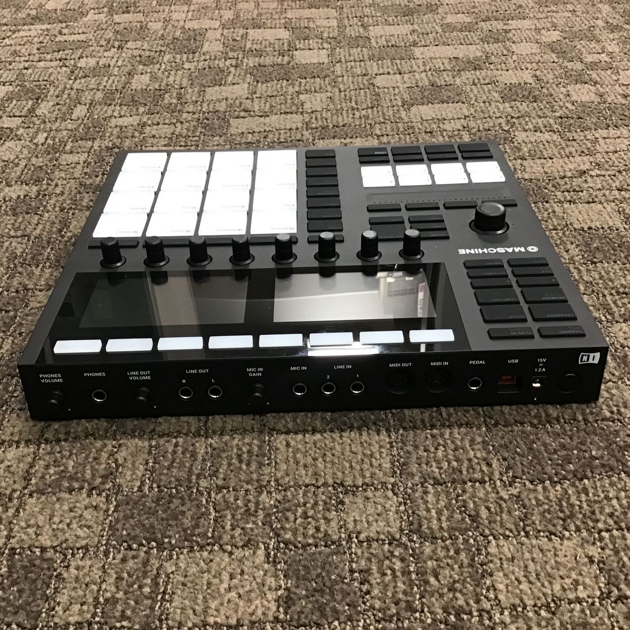 NATIVE INSTRUMENTS MASCHINE MK3【現物写真】（中古/送料無料）【楽器