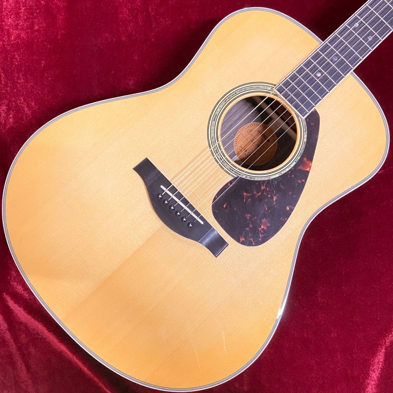 YAMAHA LL16